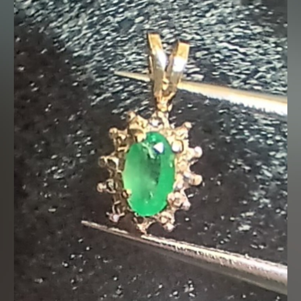 Nice 14kt Gold and Emerald Gemstone Pendant